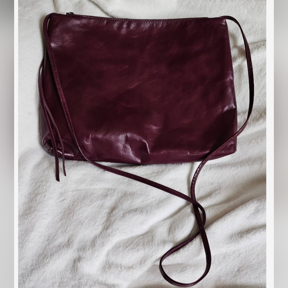 HOBO Handbags - Hobo Ziggy crossbody in Eggplant - Like new